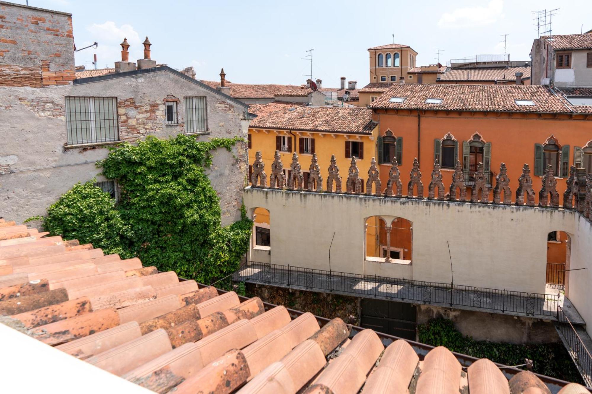 Palazzo Delle Guglie By Postcardsfrom Aparthotel Verona Exterior foto
